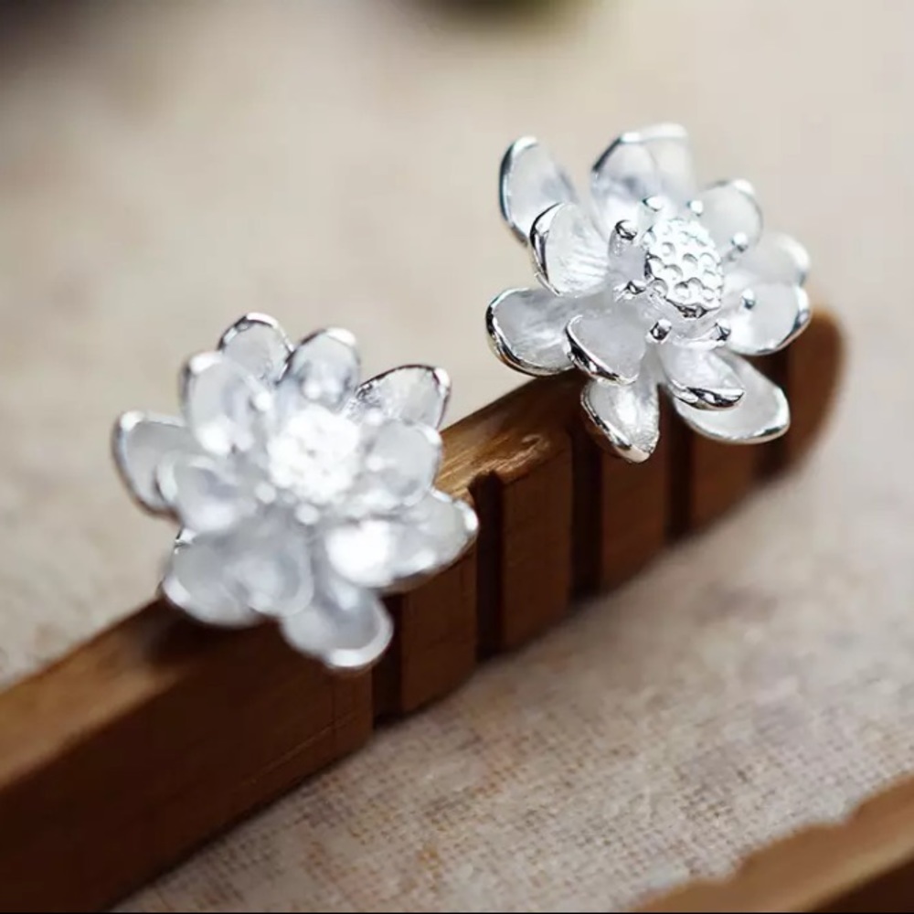 Minimalist Lotus Japanese Oriental Floral Plant 925 Sterling Silver Stud Earring - Picture 5 of 9
